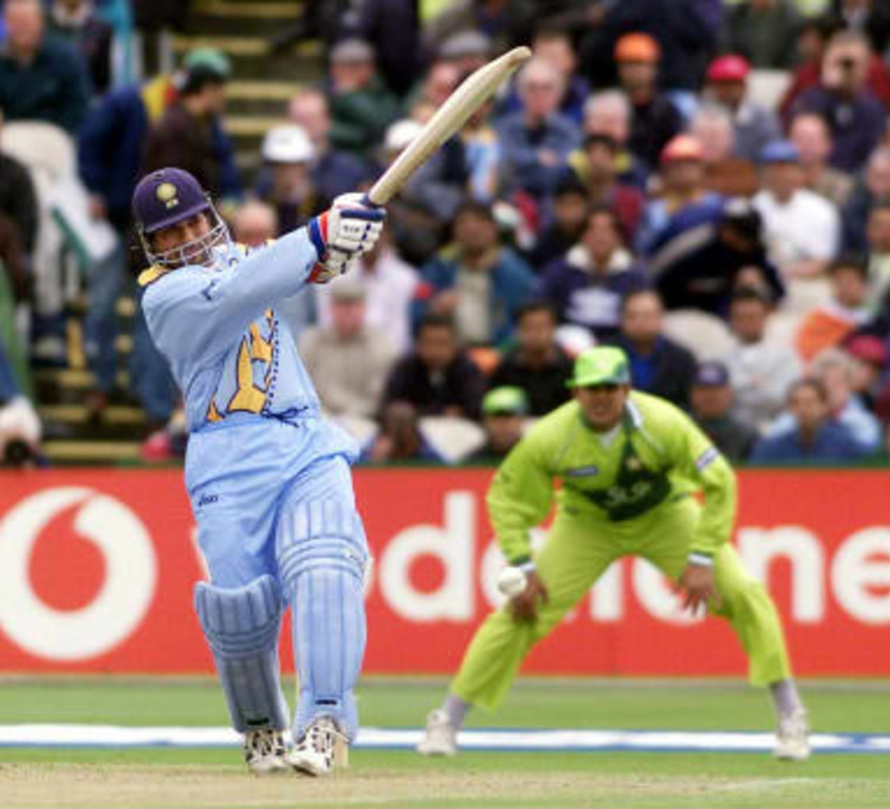 India's opening batsman Sachin Tendulkar (L) hits a four off Shoaib Akhtar 08 June 1999, during the Cricket World Cup match at Old Trafford, Manchester