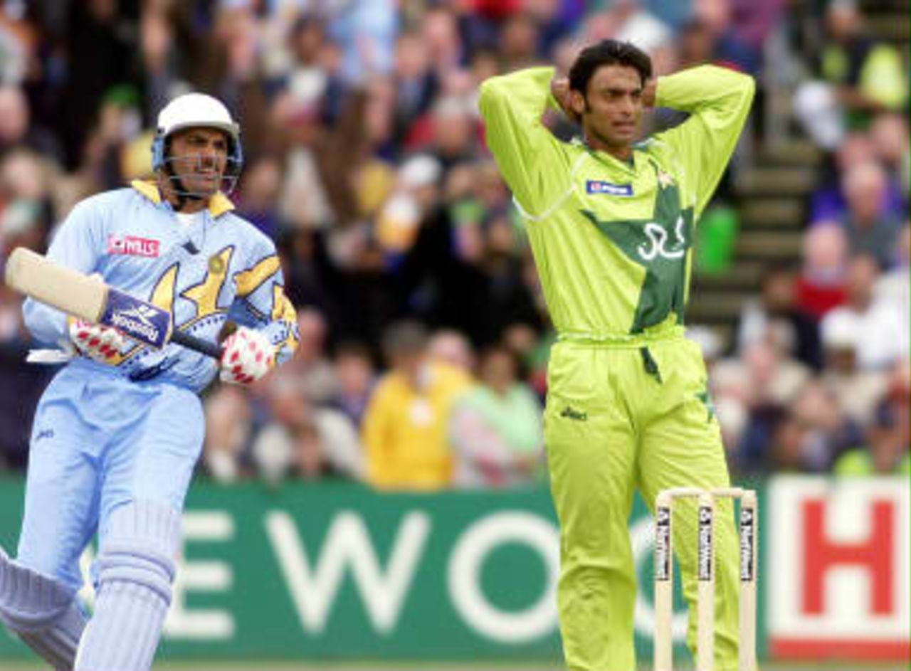 Shoaib Akhtar holds his head as India's captain Mohammad Azharuddin piles on the runs 08 June 99 during their Cricket World Cup match at Old Trafford, Manchester