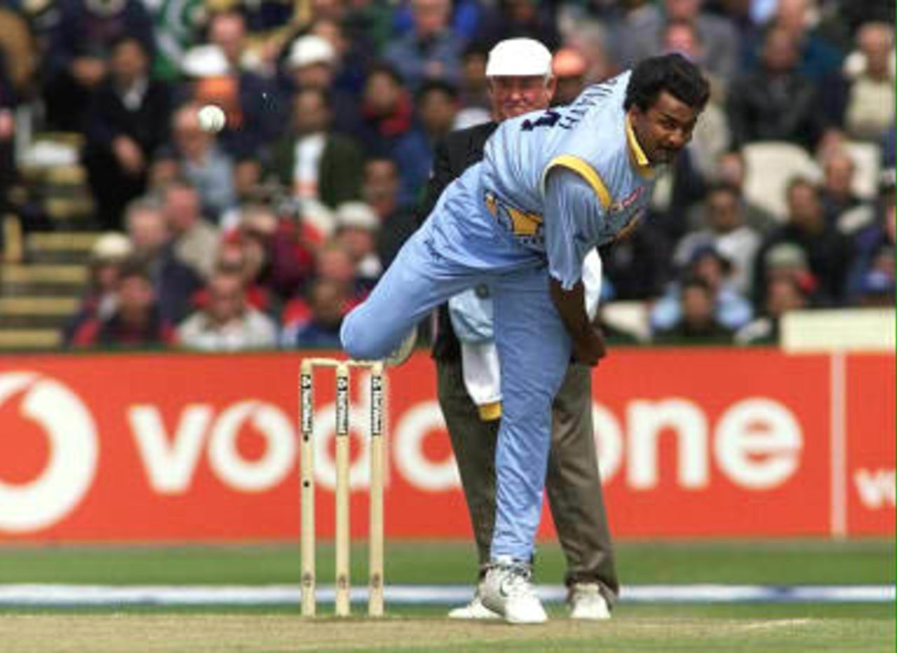 Indian fast bowler Javagal Srinath sends down another testing delivery as the Pakistani batsmen struggle during their Super Six Cricket World Cup match at Old Trafford, Manchester, 08 June 1999.