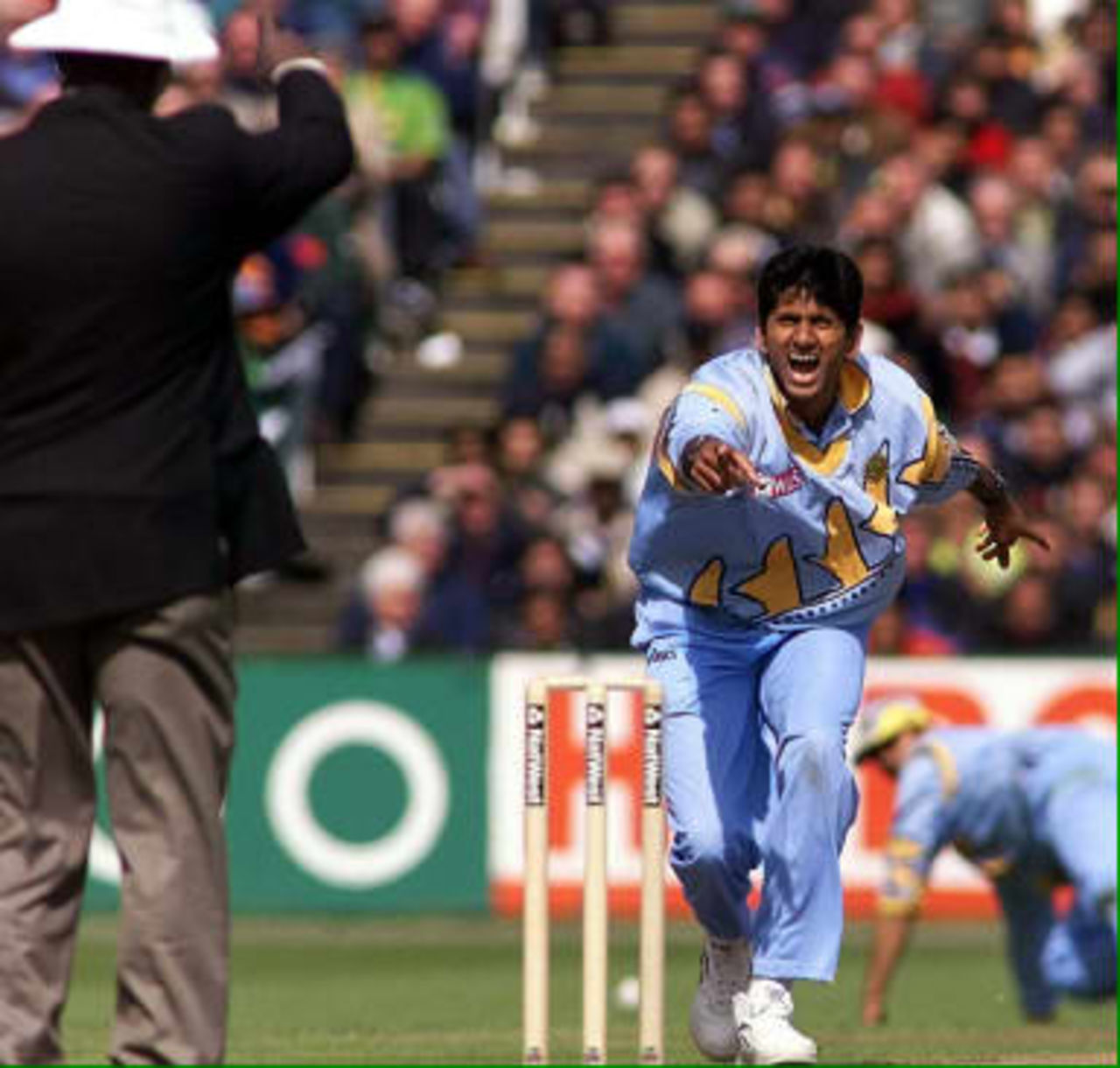India's Venkatesh Prasad successfully appeals for the wicket of Pakistan's Salim Malik during their Super Six Cricket World Cup match at Old Trafford,Manchester 08 June 1999.