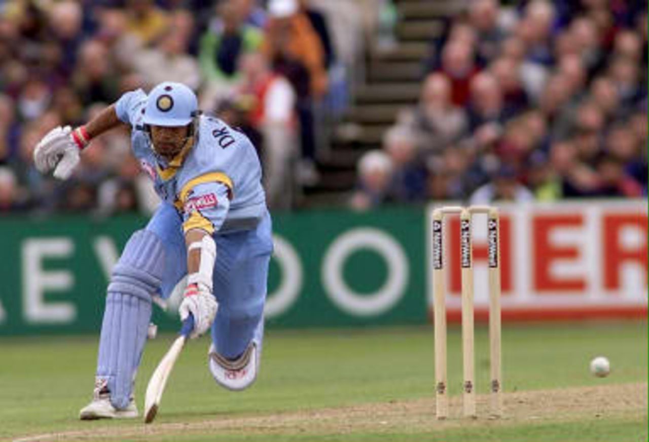 Indian batsman Rahul Dravid stretches to make his ground during their Cricket World Cup match against Pakistan at Old Trafford in Manchester 08 June 1999.