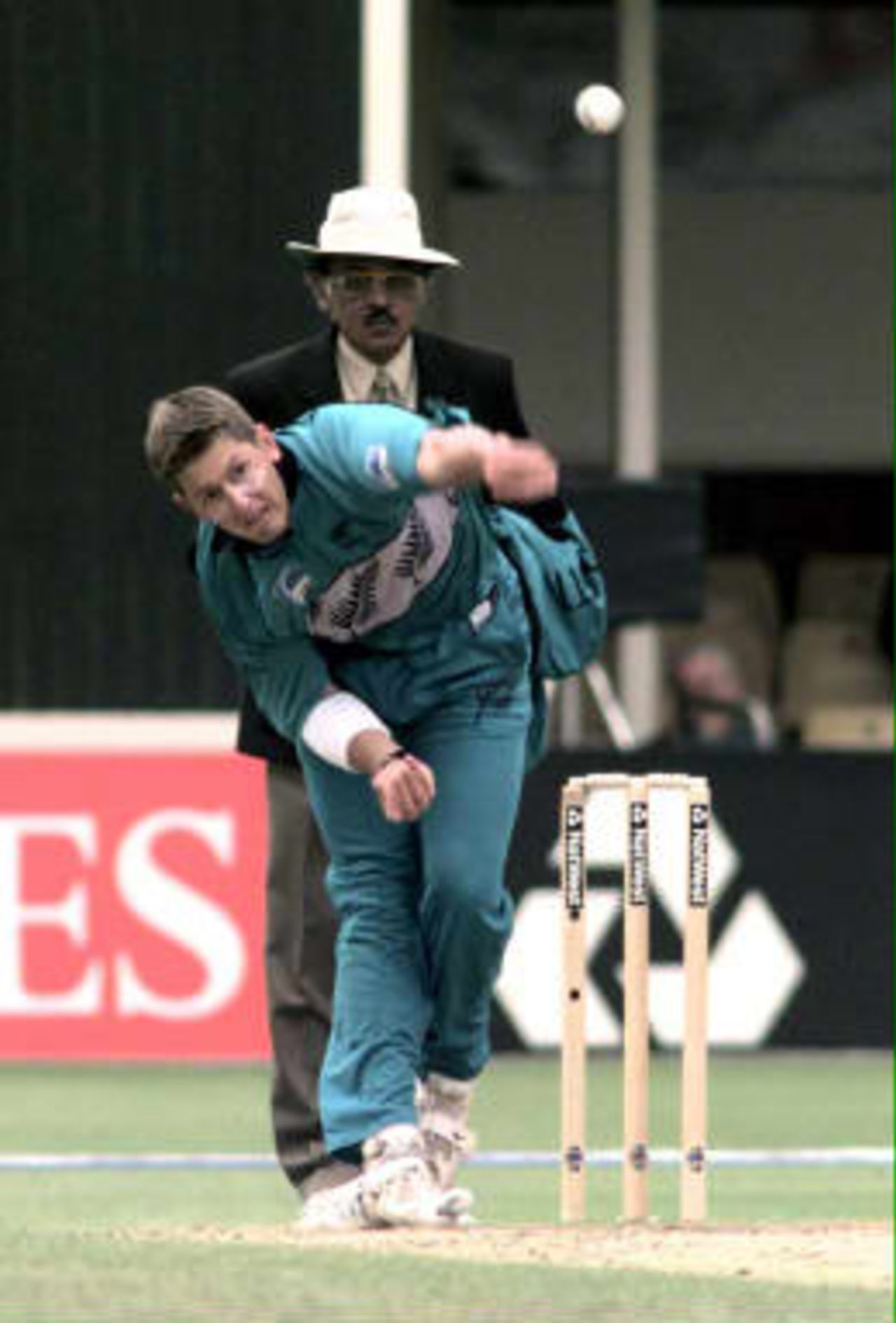 New Zealand's Geoff Allott in action 10 June 1999 during their Cricket World Cup Super Six match against South Africa at Edgbaston