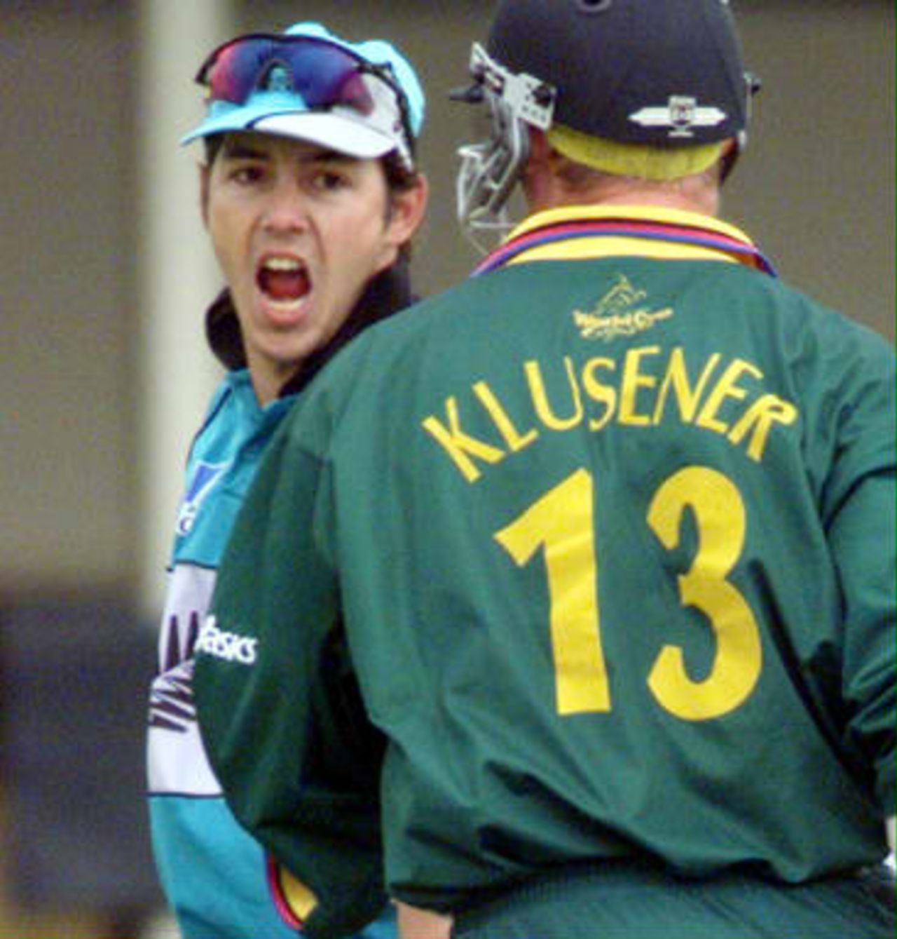 New Zealand wicket keeper Adam Parore shouts for South Africa's Lance Klusener wicket after he was bowled by Gavin Larsen 10 June 1999 during their Super Six match in the Cricket World Cup at Edgbaston