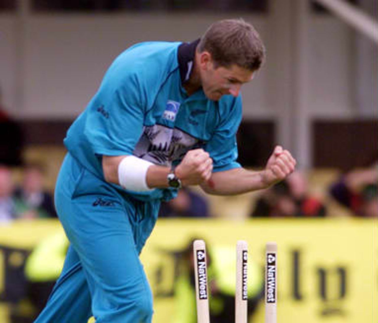 New Zealand bowler Geoff Allott celebrates after the run out of South Africa's captain Hansie Cronje 10 June 1999. Allott had earlier broken the world record for wickets taken in a World Cup series with 19 during their Super Six match in the Cricket World Cup at Edgbaston