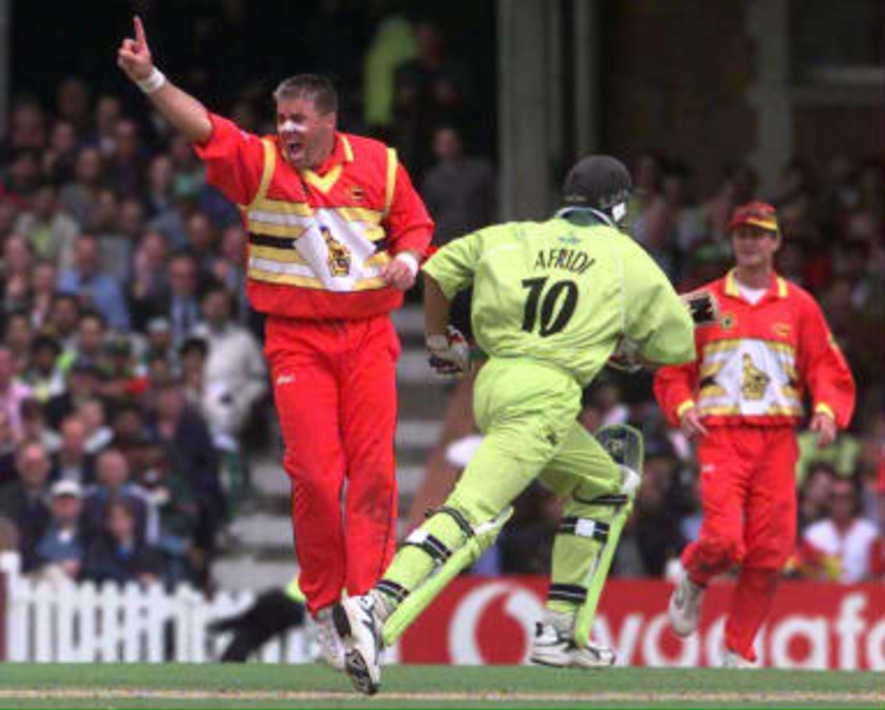 Zimbabwe bowler Heath Streak (L) celebrates the wicket of Azhar Mahmood (not pictured) during the 11 June 1999 Cricket World Cup Super Six match against Pakistan at The Oval, London