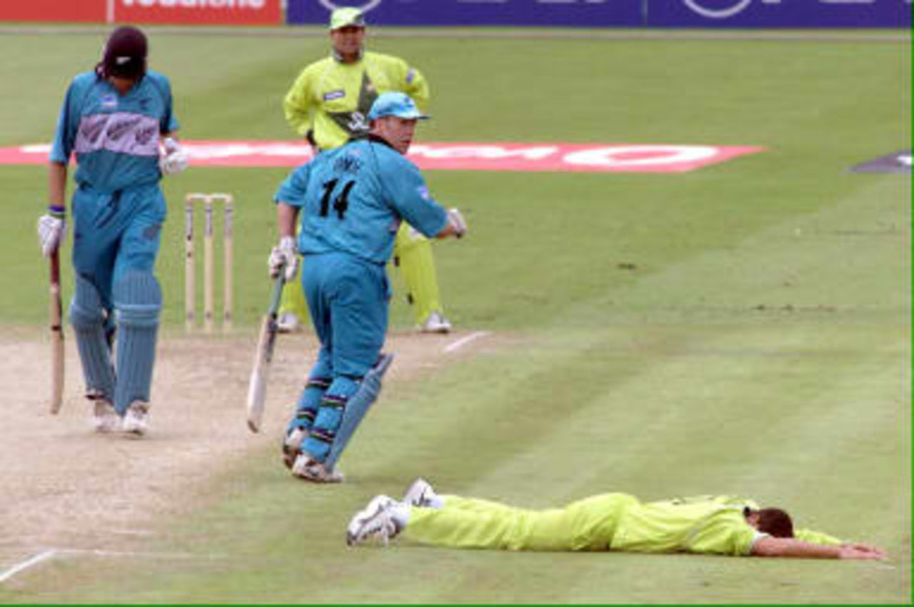 Shahid Afridi (Right) of Pakistan is left flat out as Stephen Fleming of New Zealand finds the gap to add to his sides runs in their Cricket World Cup Semi Final at Old Trafford, Manchester, 16 June 1999.