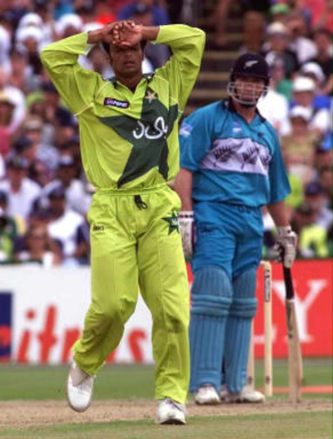Pakistan fast bowler Shoaib Akhtar puts his hands on his head after New Zealand pile on the runs during the Cricket World Cup at Old Trafford, Manchester, 16 June 1999.