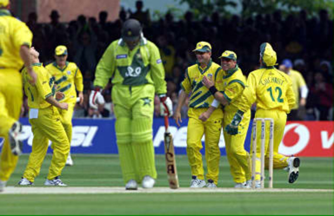 Pakistan's opening batsman Wajahatullah Wasti (C) walks  to the pavilion after he was out to a diving catch at second slip by Australia's Mark Waugh in the Cricket World Cup final at Lords in London, 20 June 1999