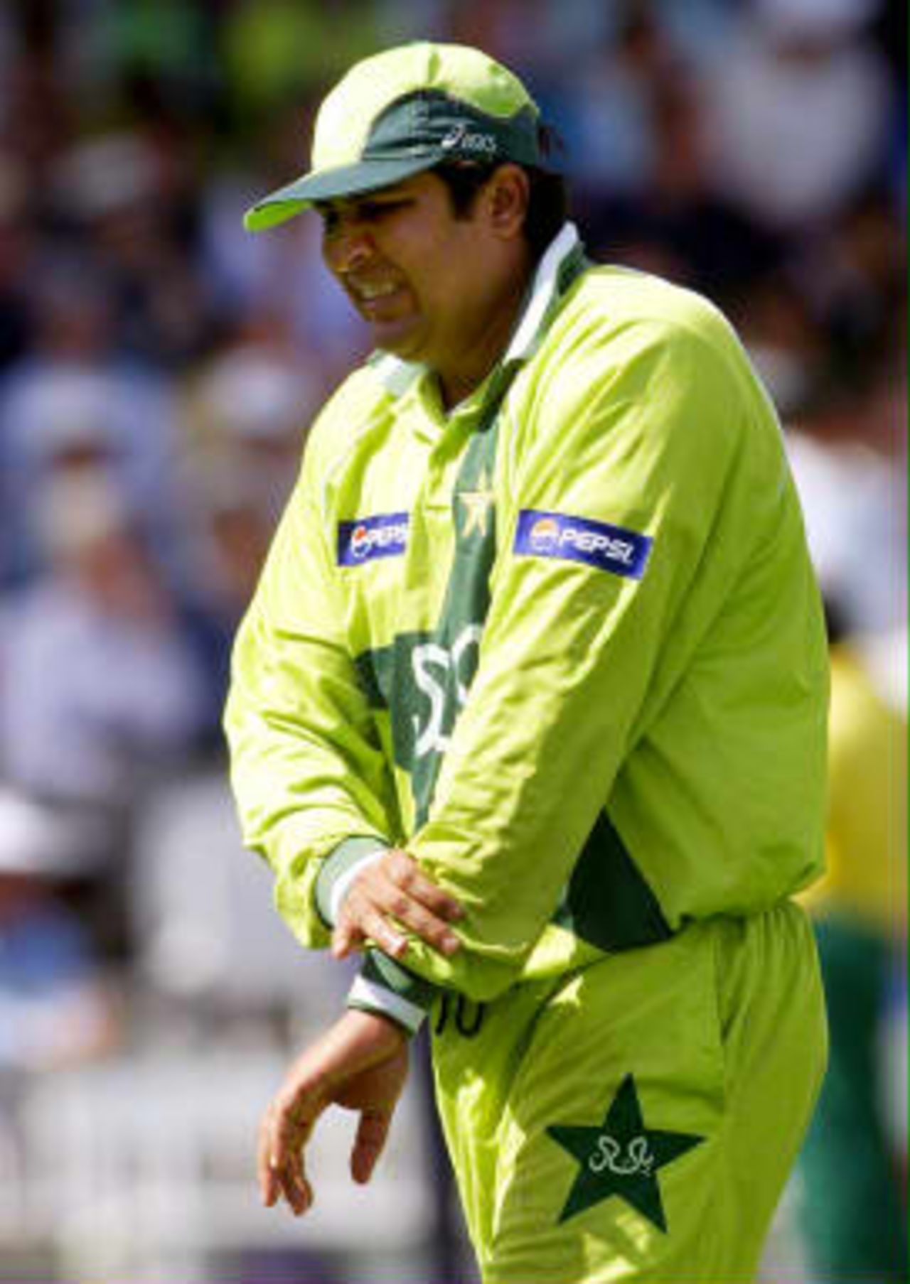 Pakistan's Inzamam-ul-Haq walks from the pitch after injuring his left arm catching out Australia's Adam Gilchrist in the final of the Cricket World Cup at Lords in London, 20 June 1999 .