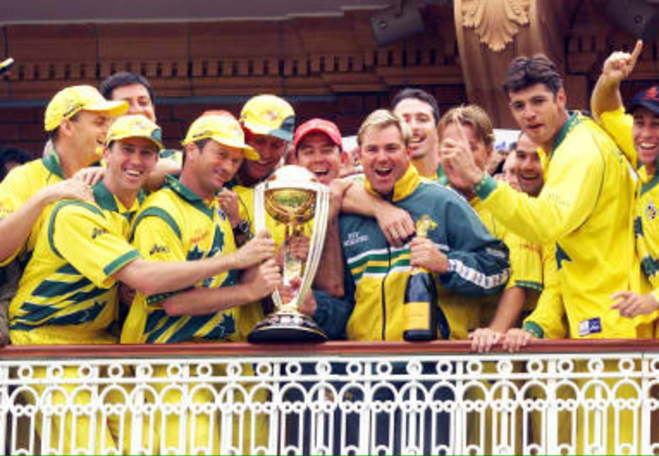 Australia's cricket team proudly present the Cricket World Cup on the balcony of Lords after defeating Pakistan in the final by 8 wickets at Lords in London, 20 June 1999.