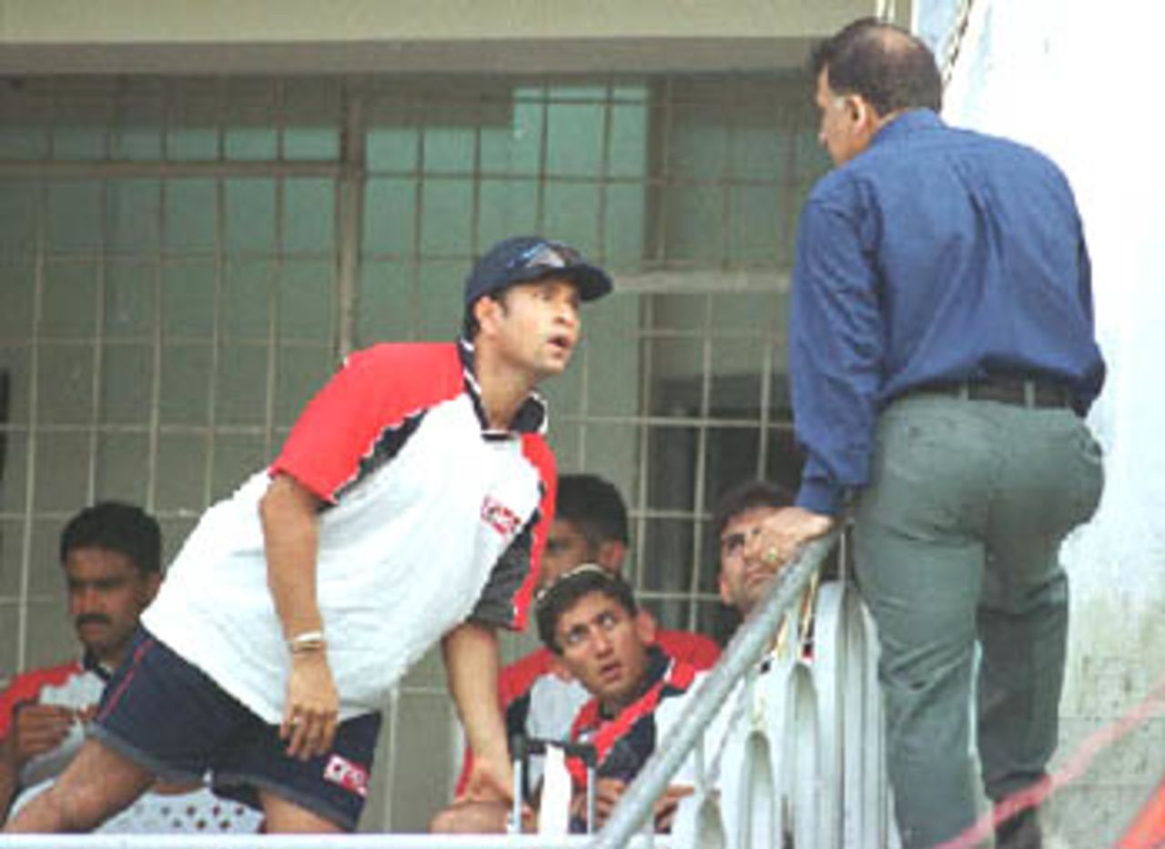 Sachin Tendulkar talks to Indian legend Sunil Gavaskar, Asia Cup, 1999/00, Dhaka.