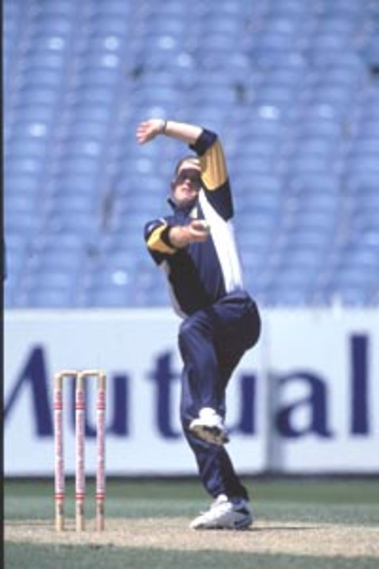 5 Dec 1999: Ian Harvey of Victoria during the Mercantile Mutual Cup game between Victoria and Western Australia at the MCG in Melbourne, Australia.
