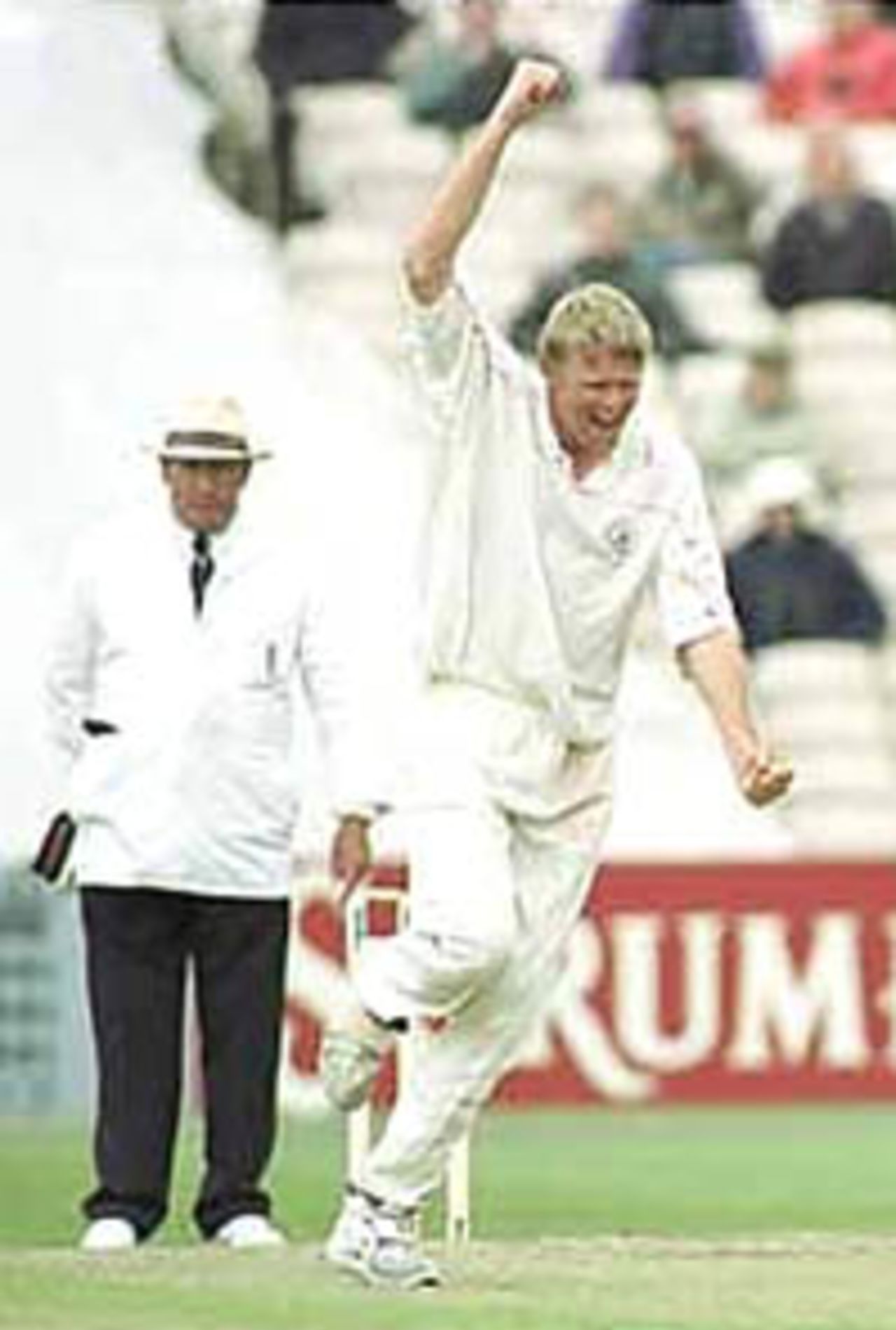Peter Martin celebrates the fall of a wicket, PPP healthcare County Championship Division One, 2000, Lancashire v Leicestershire Old Trafford, Manchester, 3-6 May 2000.