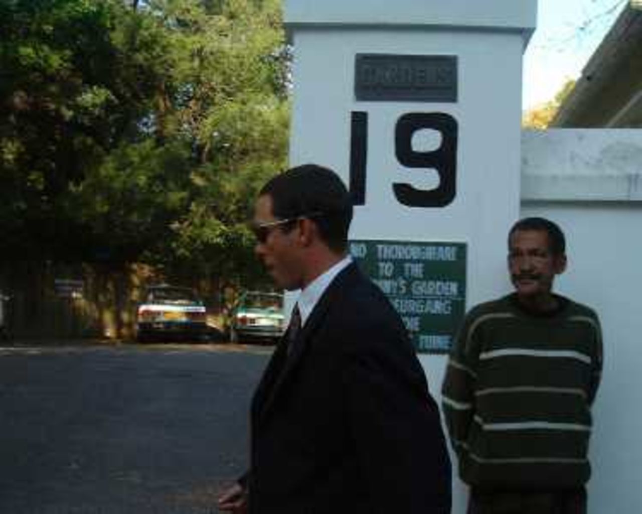 Niki Boje giving the media a side step - the King Commission, Thursday, 8 June 2000