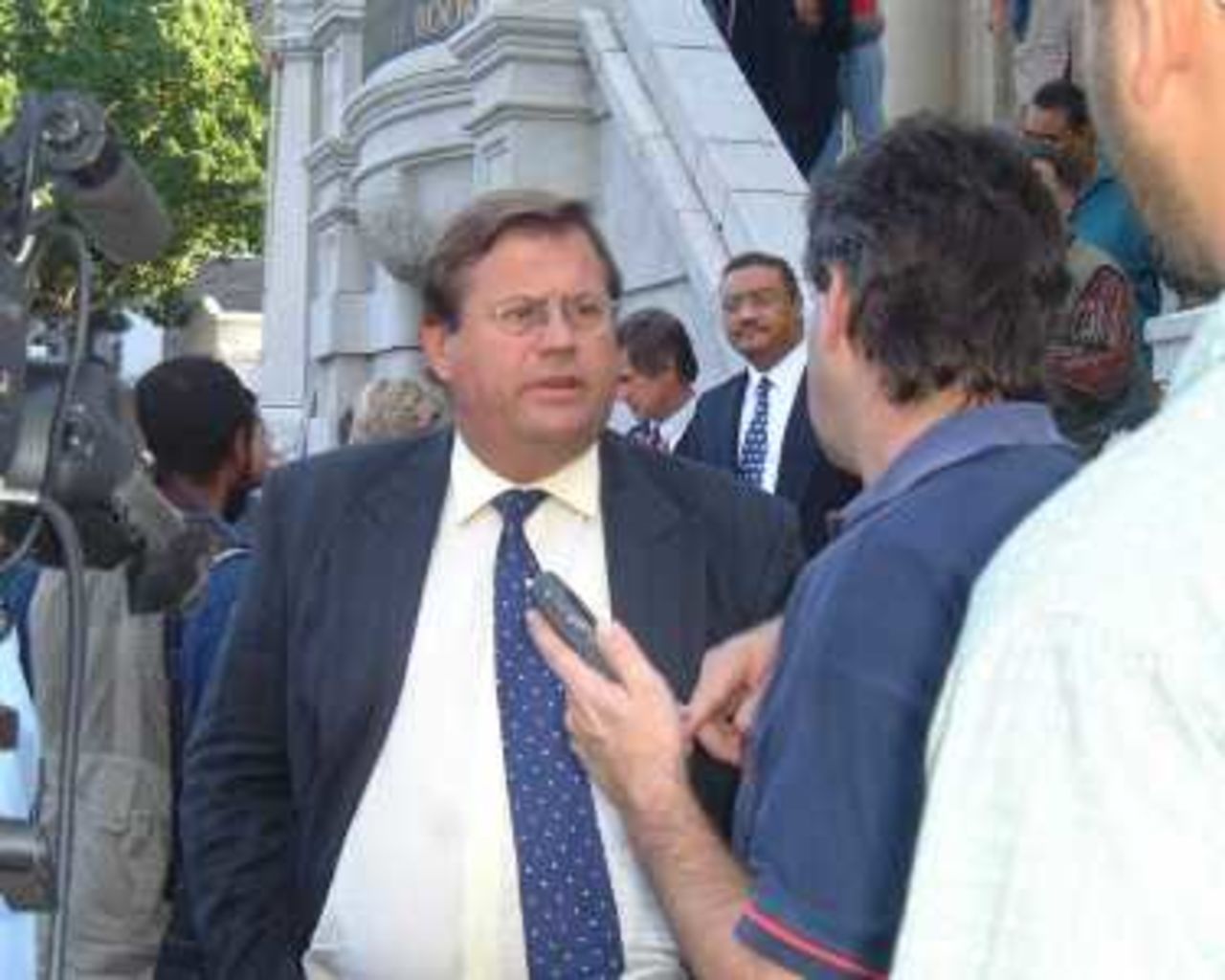 Counsel for Herschel Gibbs addressing the media - the King Commission, Thursday, 8 June 2000