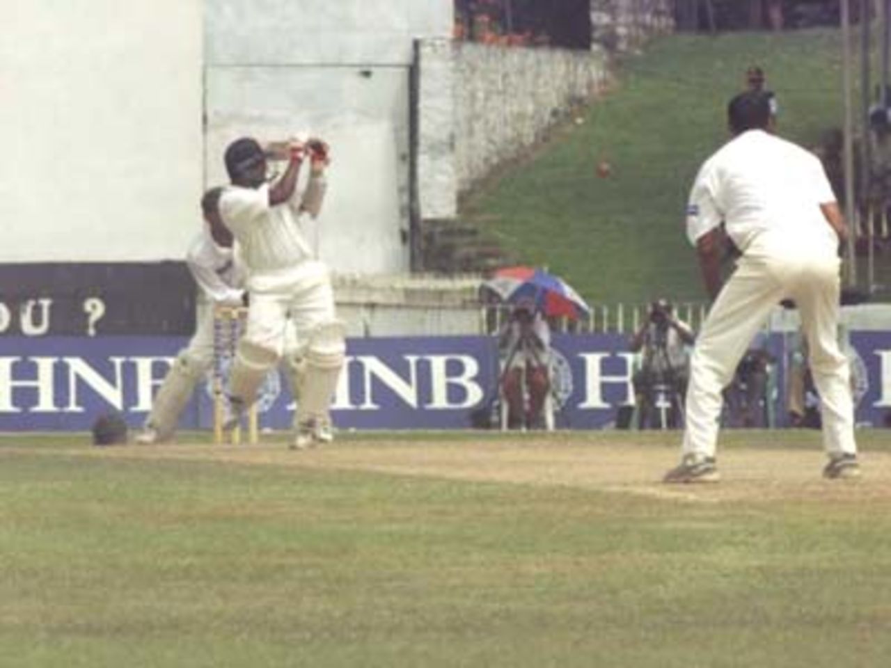 Murali pulls fellow off-spinner Arshad Khan on the second day of the First Test, 15 June, 2000. Pakistan in Sri Lanka, Sinhalese Sports Club Ground, Colombo, 14-18 June 2000