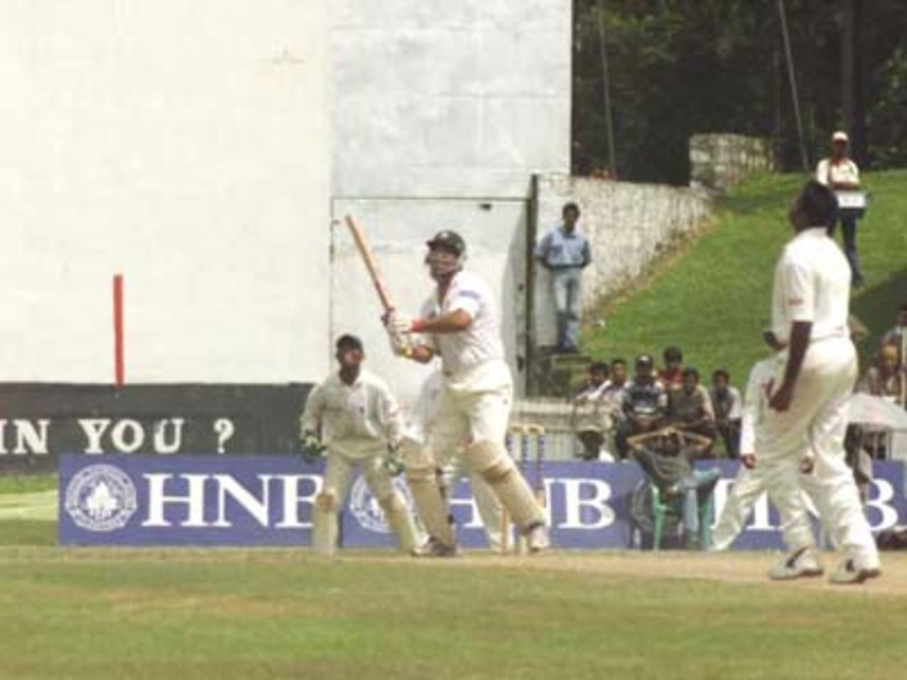 Wasim top edges just short of Ranatunga on the third day of the First Test, 16 June, 2000. Pakistan in Sri Lanka, Sinhalese Sports Club Ground, Colombo, 14-18 June 2000