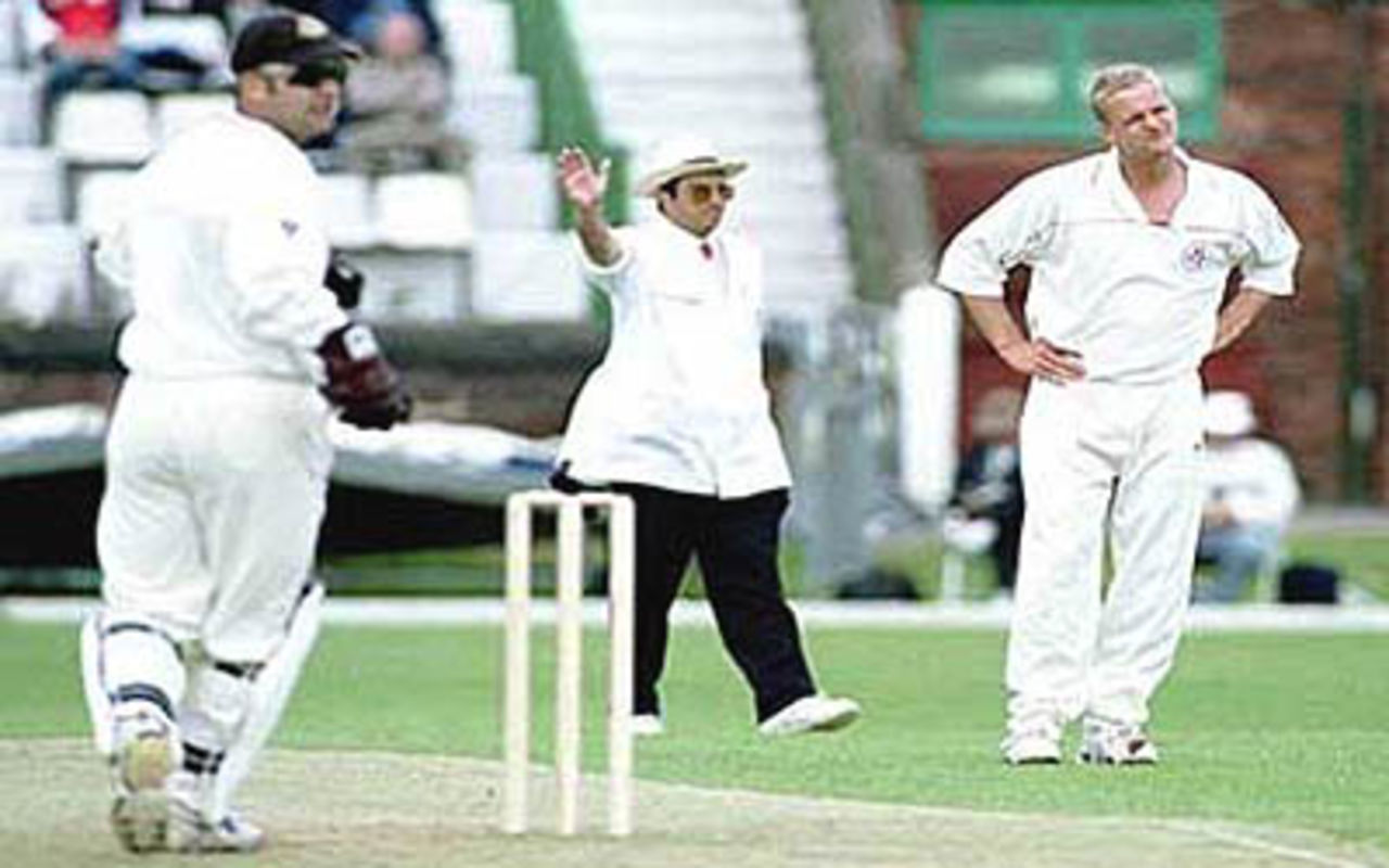 Richard Green grimaces after bowling a no-ball, New Zealand 'A' in England, 2000, Lancashire v New Zealand 'A', Aigburth, Liverpool, 13-16 June 2000(Day 3).