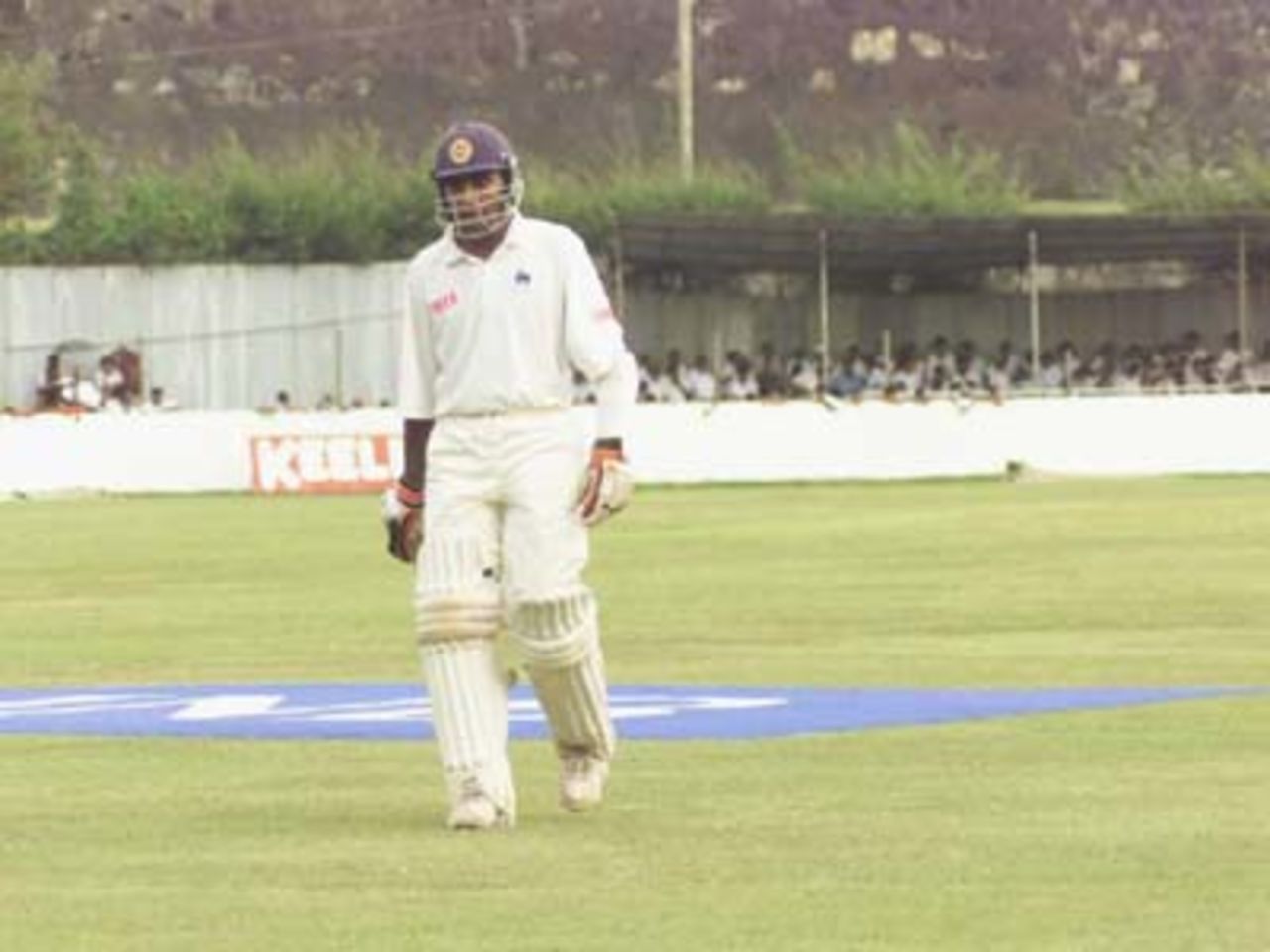 Jayawardena trudges back to the dressing room, Pakistan v Sri Lanka, 2nd Test at Galle, 21-25 June 2000