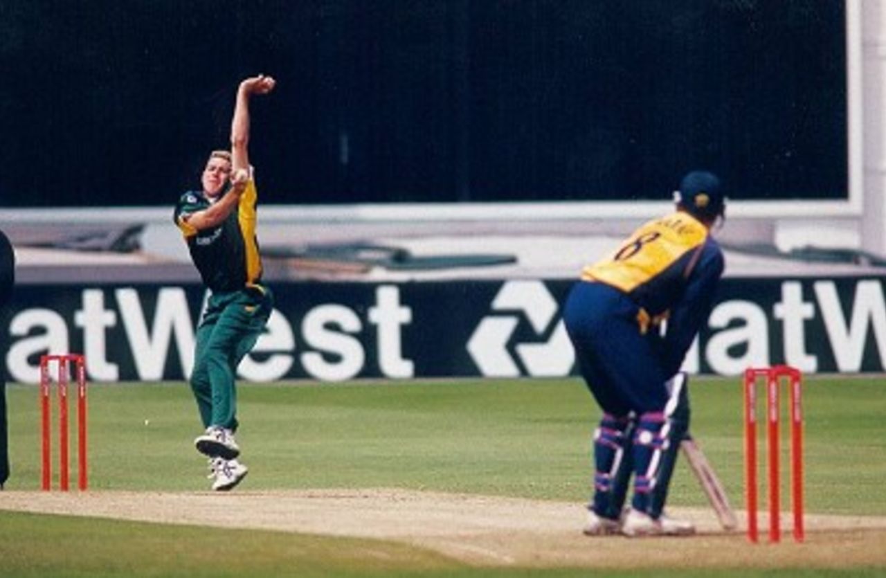Notts Outlaws v Hampshire Hawks, Sun 11 June 2000