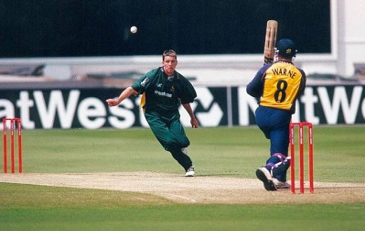 Notts Outlaws v Hampshire Hawks, Sun 11 June 2000