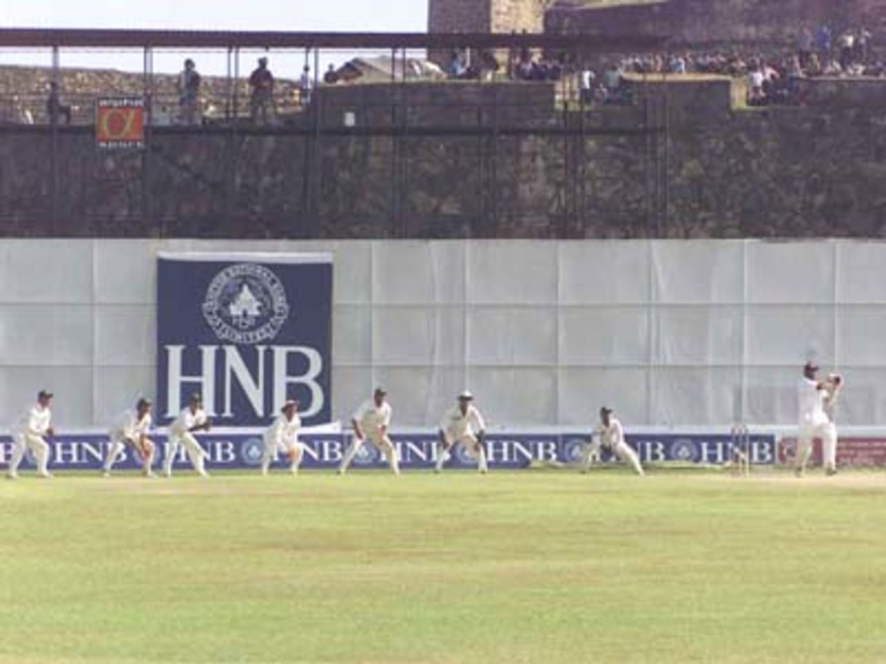 Pakistan adopt an umbrella field, Pakistan v Sri Lanka, 2nd Test at Galle, 21-25 June 2000
