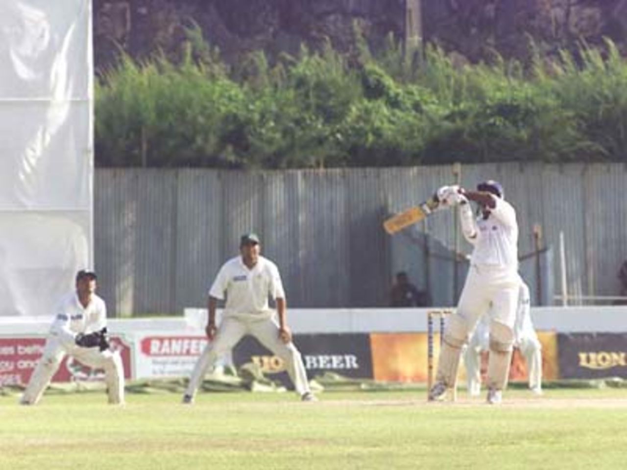 Vaas top edges a pull and is caught, Pakistan v Sri Lanka, 2nd Test at Galle, 21-25 June 2000