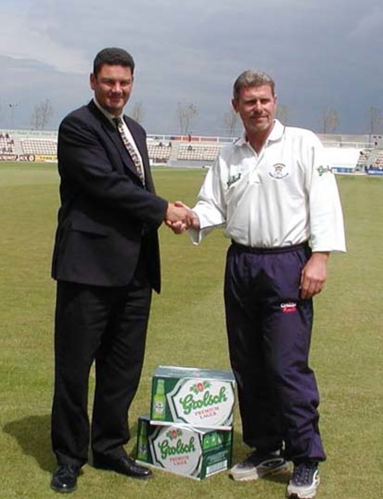 Robin Smith's receives the April/May GROLSCH Hampshire player of the month from Mr.Phillip Brooks of Bass Brewers.
