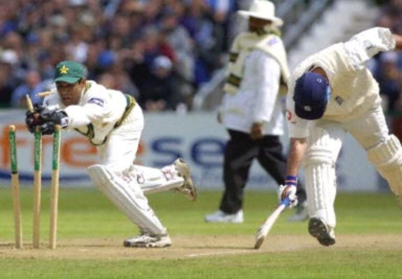 Graham Thorpe survives an attempted run out by Rashid Latif, day 3, 2nd Test at Old Trafford, 17-21 May 2001.