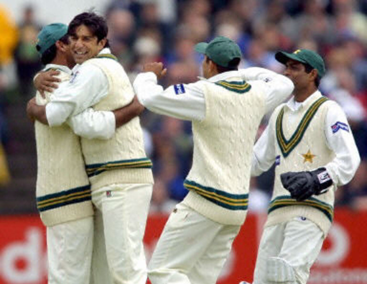Wasim Akram and teammates celebrate, day 3, 2nd Test at Old Trafford, 17-21 May 2001.