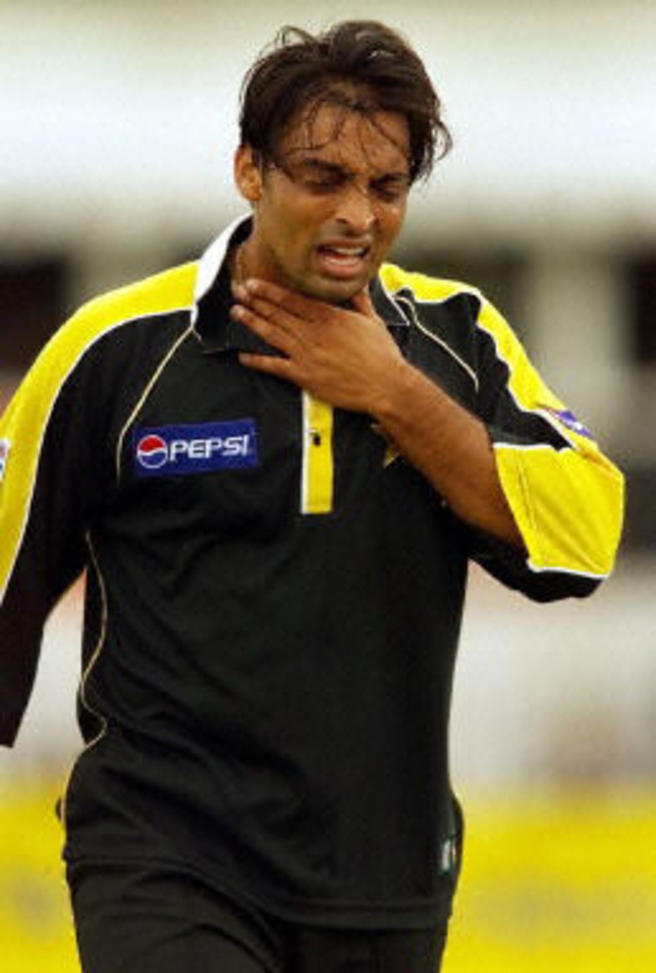 Shoaib Ahktar looks distressed as Australian batsmen plunder his bowling, 2nd ODI at Cardiff, 9 June 2001.