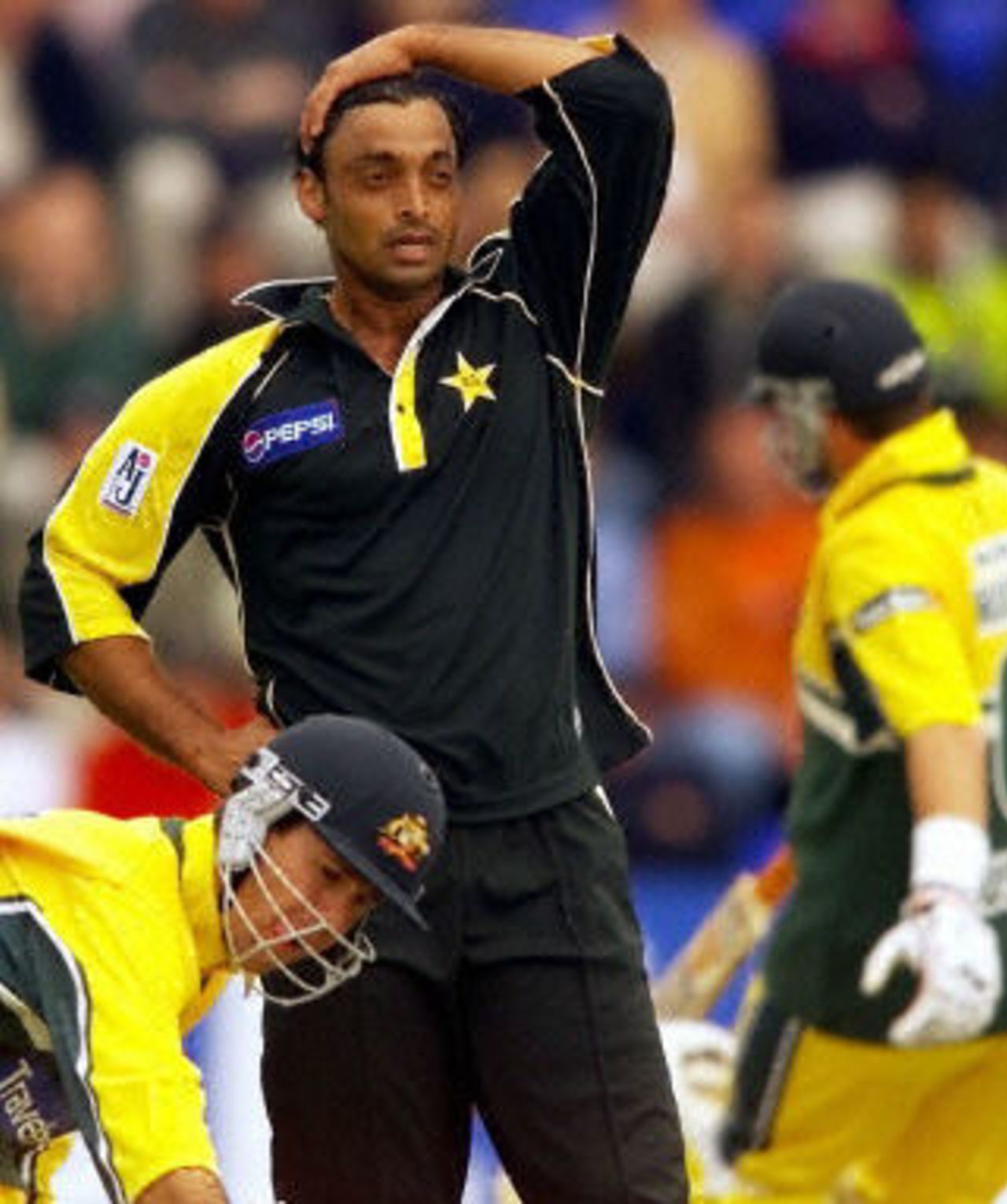 Shoaib Ahktar looks on in dismay as Ricky Ponting and Mark Waugh plunder his bowling, 2nd ODI at Cardiff, 9 June 2001.