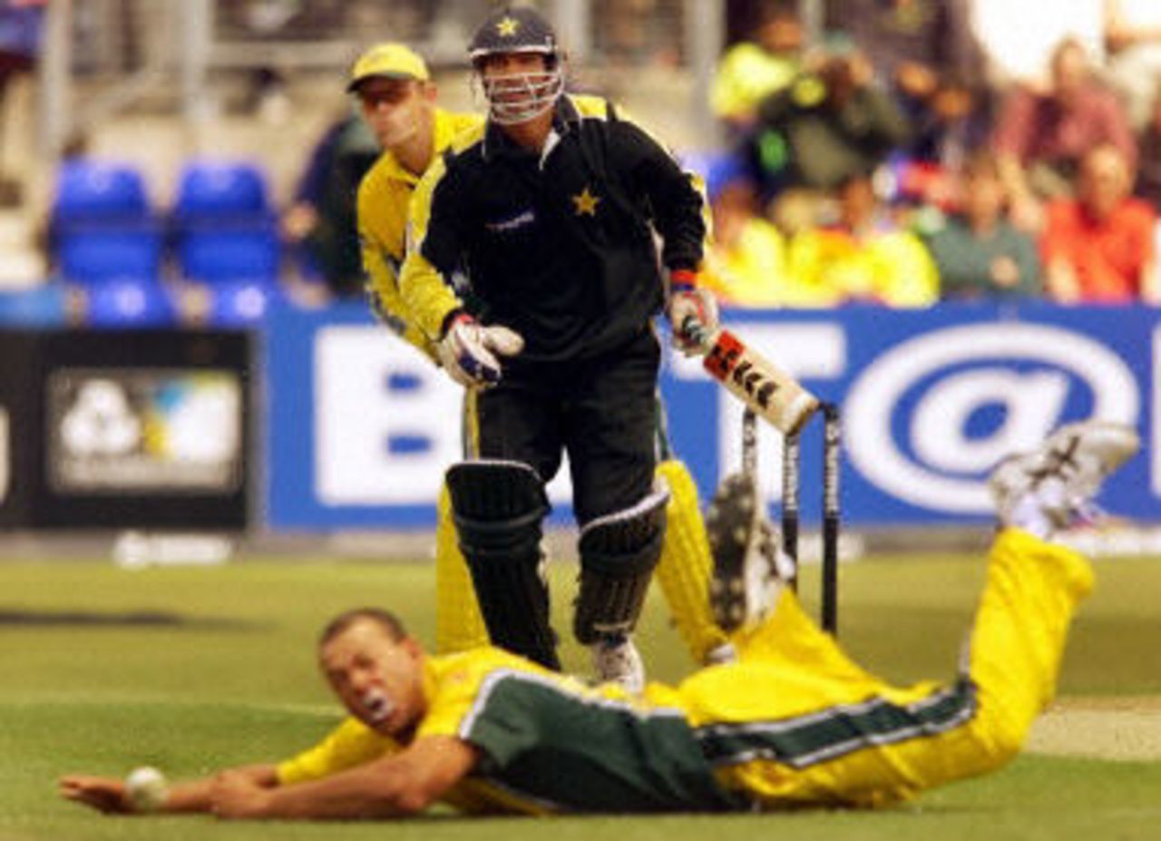 Yousuf Youhana drives back past diving Andrew Symonds as keeper Adam Gilchrist looks on, 2nd ODI at Cardiff, 9 June 2001