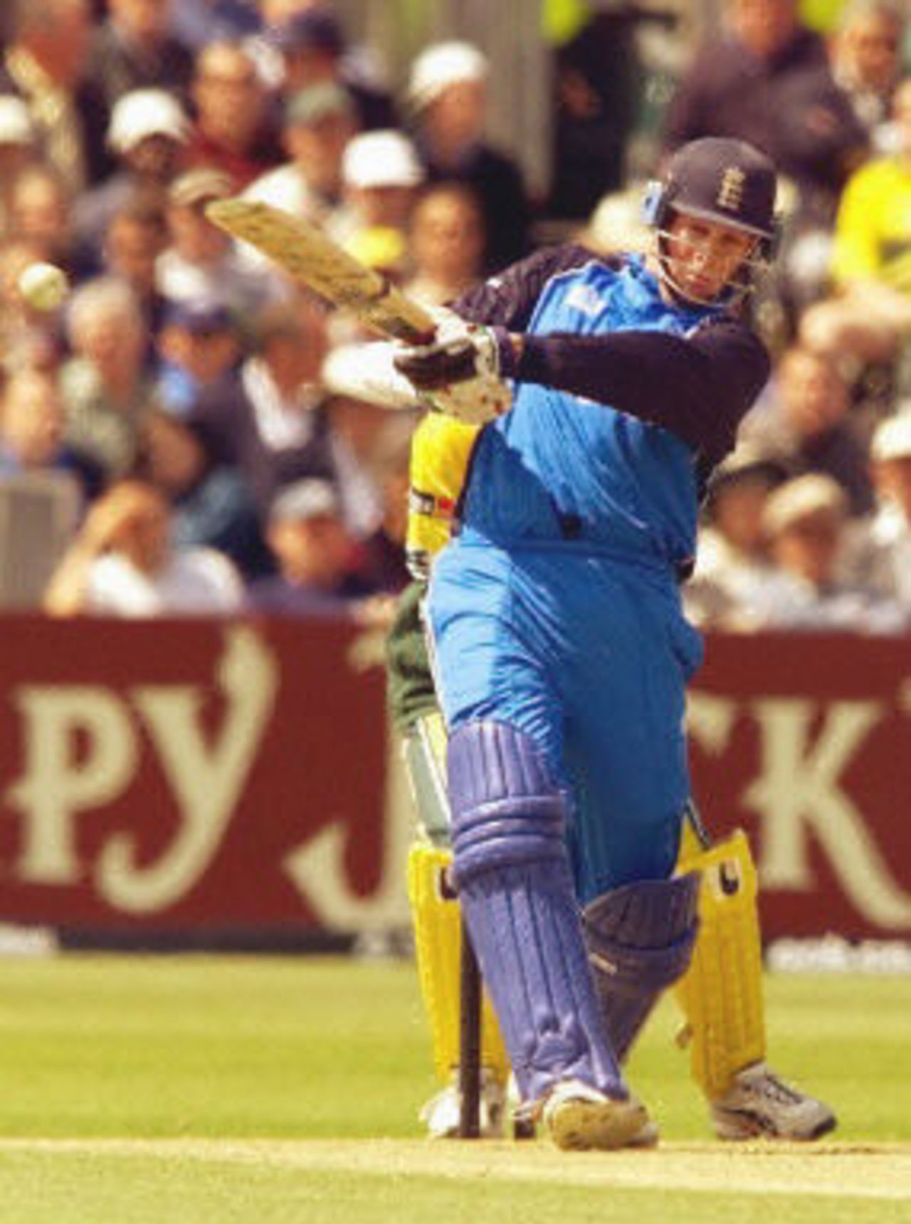 Marcus Trescothick swings a delivery from Shane Warne for four runs, 3rd ODI at Bristol, 10 June 2001.