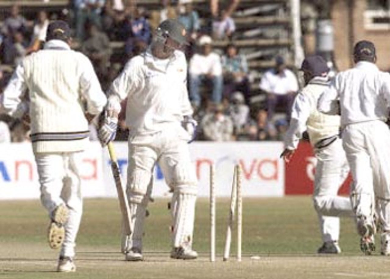 16 June 2001: India in Zimbabwe 2001,  2nd Test,  Zimbabwe v India, Harare Sports Club, 15-19 June 2001, (Day 2)