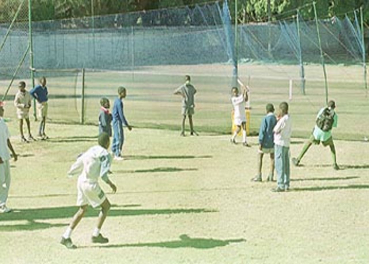 16 June 2001: India in Zimbabwe 2001,  2nd Test,  Zimbabwe v India, Harare Sports Club, 15-19 June 2001, (Day 2)