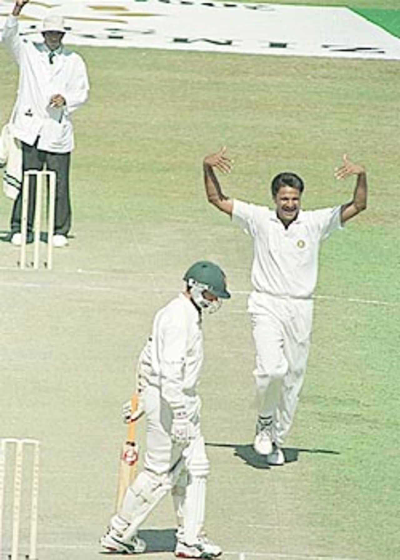 18 June 2001: India in Zimbabwe 2001,  2nd Test,  Zimbabwe v India, Harare Sports Club, 15-19 June 2001, (Day 4)