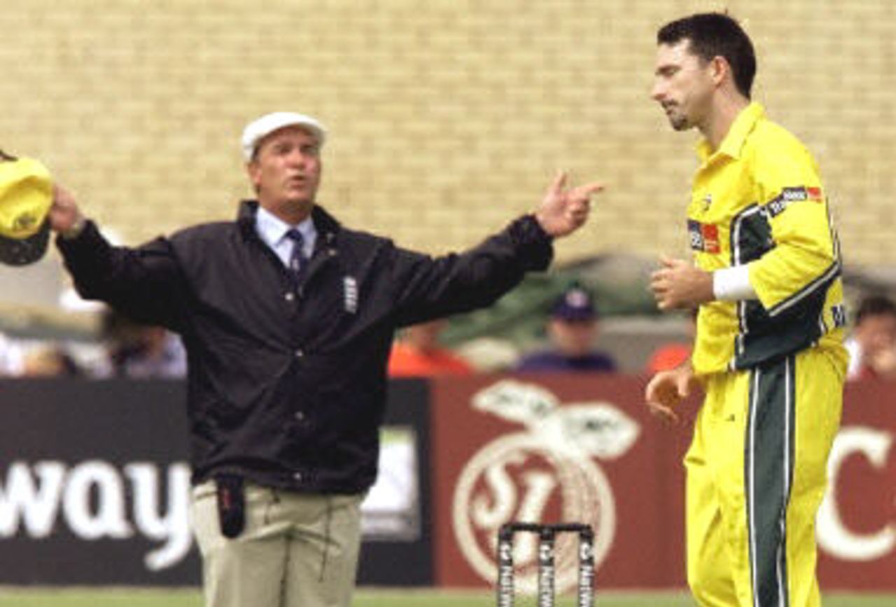 Damien Fleming called for another wide delivery by umpire George Sharp, 8th ODI at Trent Bridge, 19 June 2001.