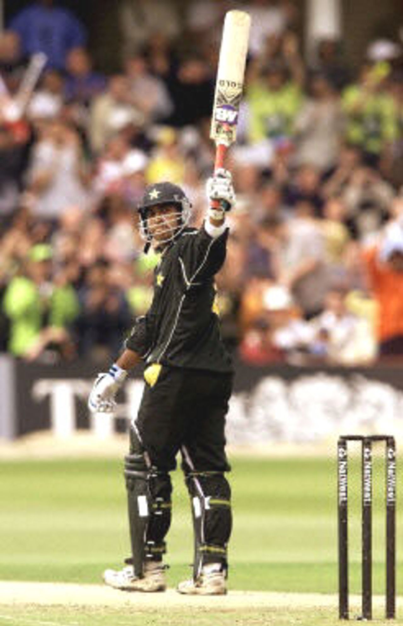Salim Elahi acknowledges the applause after scoring his fifty against Australia, 8th ODI at Trent Bridge, 19 June 2001.