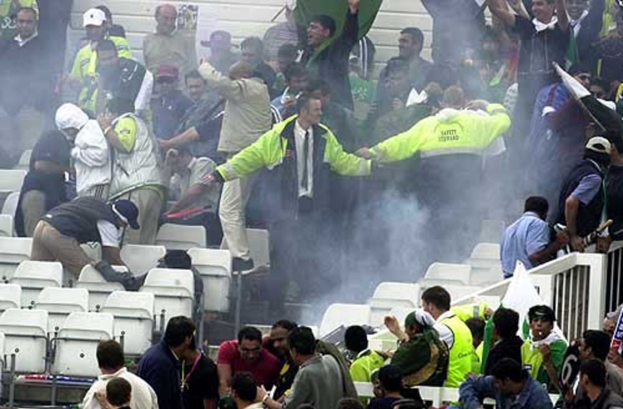 Australia v Pakistan, NatWest Series 2001, 8th Match, 19 June 2001, Nottingham