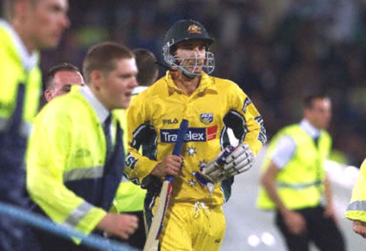 Jason Gillespie makes a dash for the dressing room after Australia was defeated by Pakistan, 8th ODI at Trent Bridge, 19 June 2001.