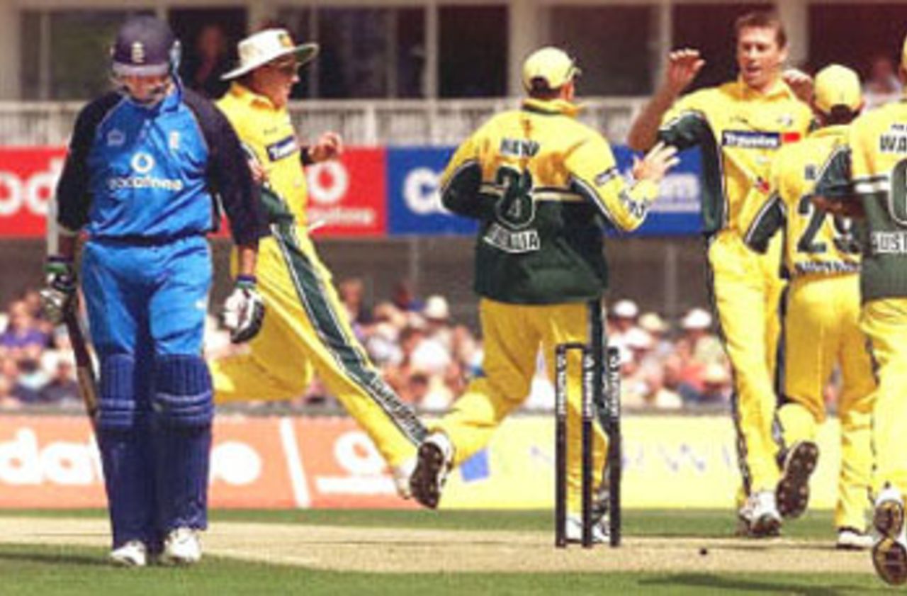 Marcus Trescothick walks after being bowled by Glenn McGrath for a duck, 9th ODI at the Oval, 21 June 2001.