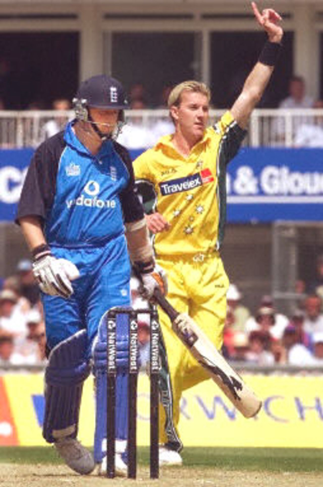 Brett Lee celebrates dismissing Ally Brown, 9th ODI at the Oval, 21 June 2001.