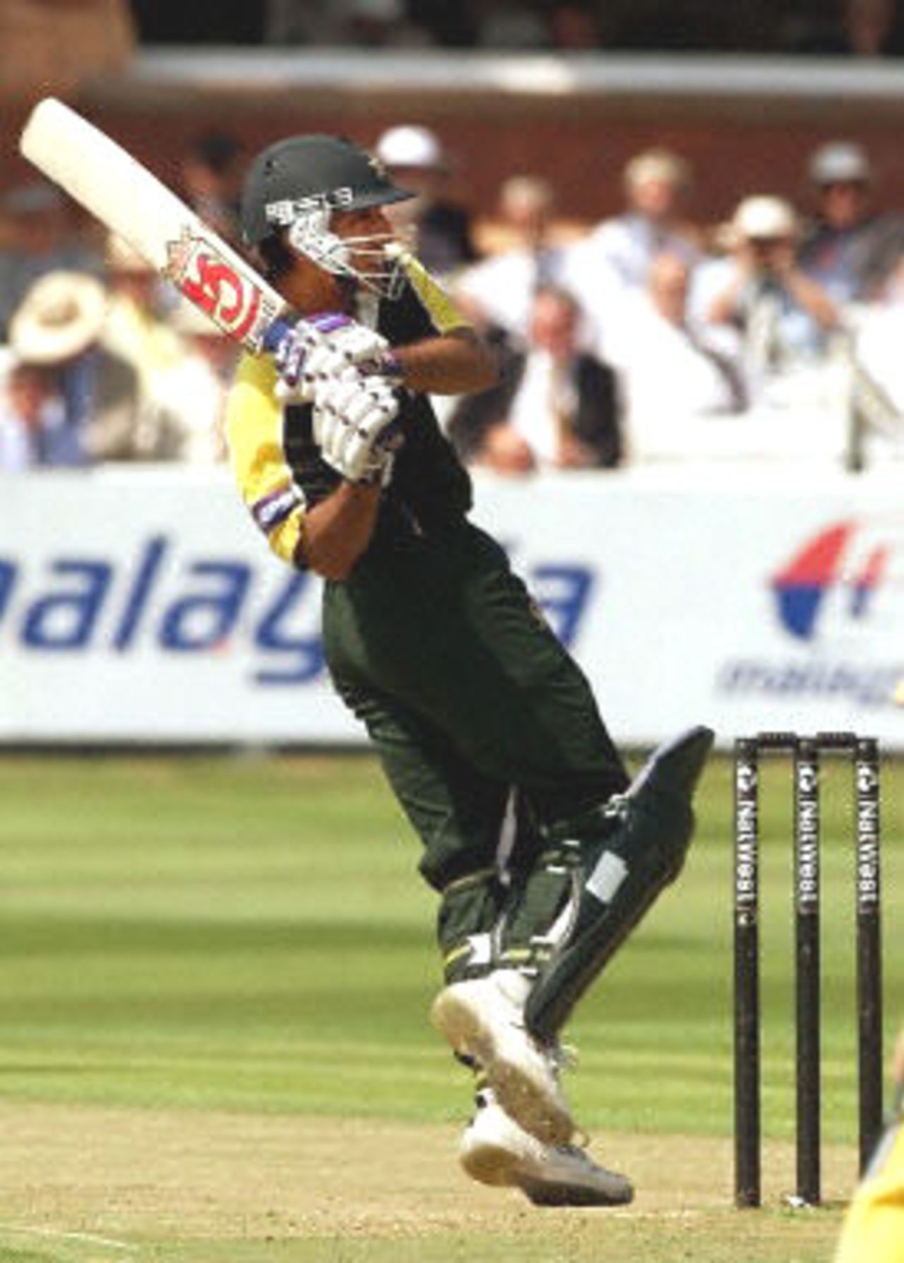 Saeed Anwar hooks a ball, final ODI at Lords, 23 June 2001.