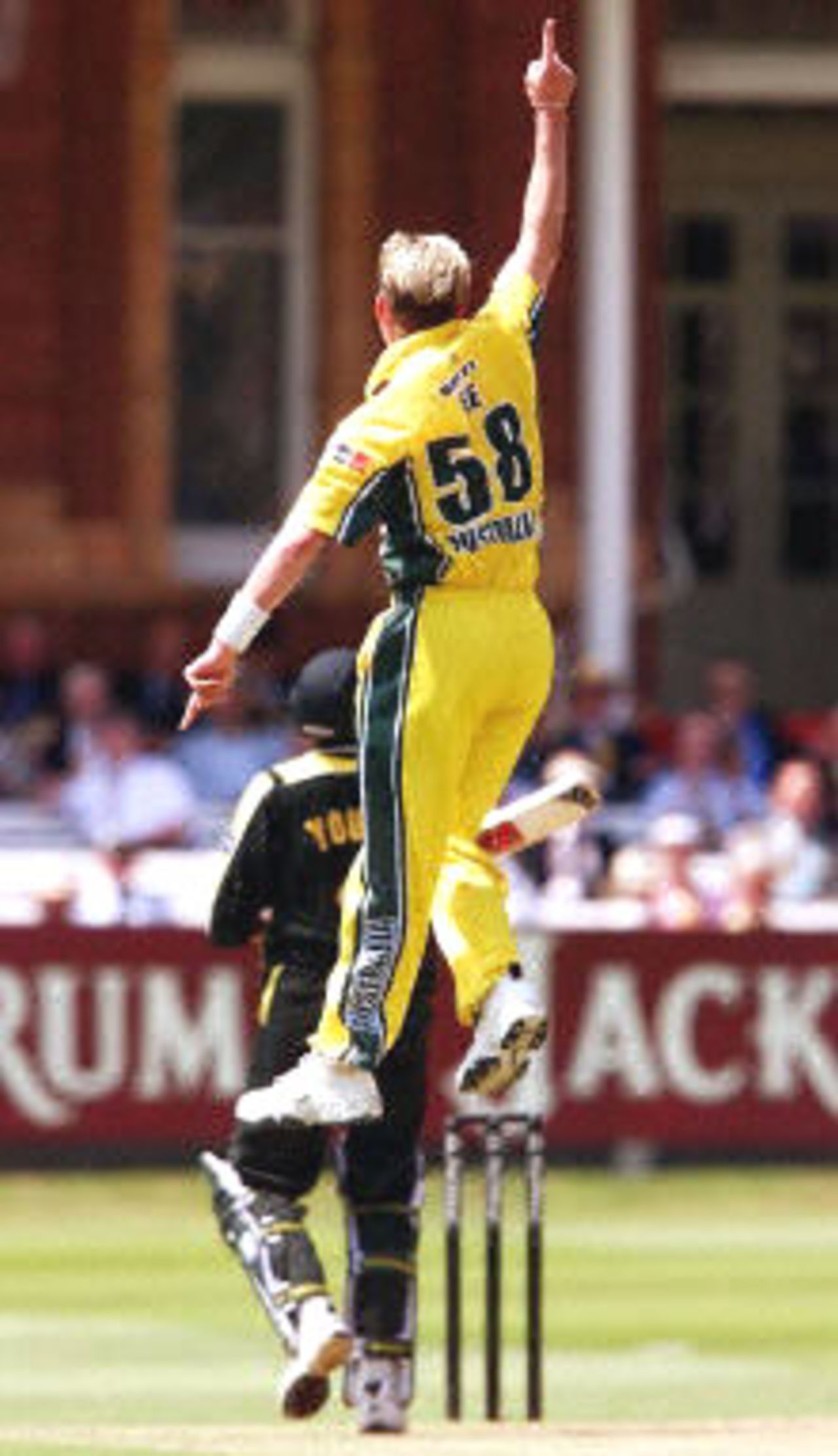 Brett Lee leaps high in the air and gives Younis Khan a send-off, final ODI at Lords, 23 June 2001.