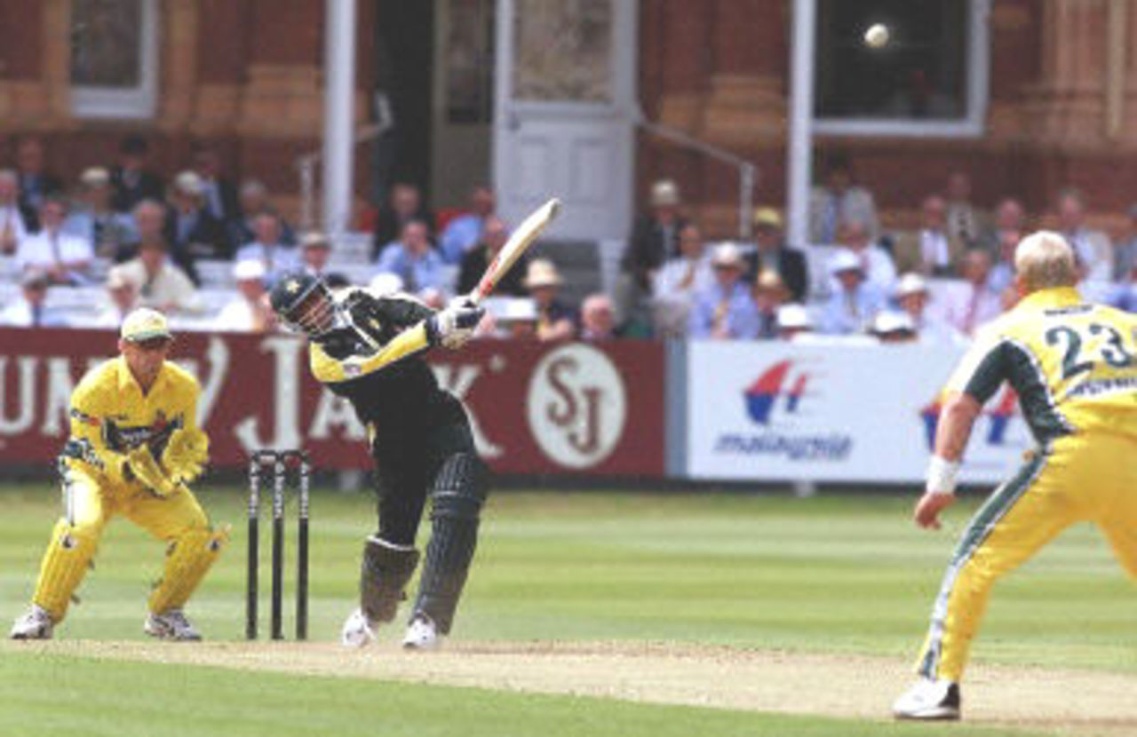 Rashid Latif hoists a Shane Warne delivery to the boundary as Adam Gilchrist looks on, final ODI at Lords, 23 June 2001.