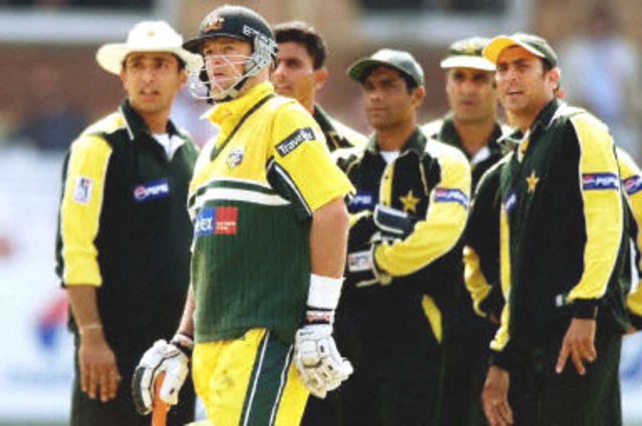 Mark Waugh watches with the Pakistan team to see he is run-out, final ODI at Lords, 23 June 2001.