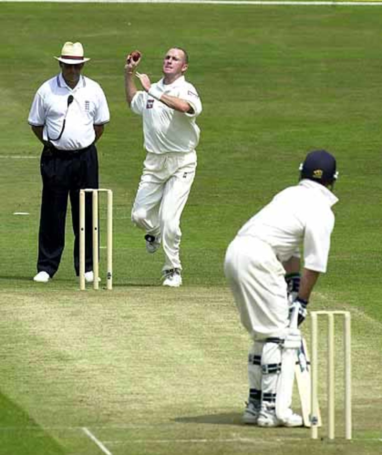 Craig White, back in bowling mode for Yorkshire, Benson & Hedges Cup, 2001, 1st Semi Final