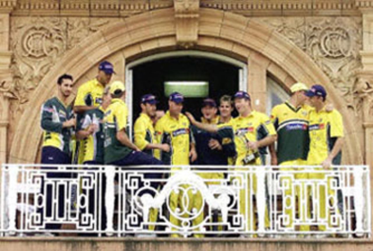 Australian cricket team pose with the trophy of the NatWest one-day series,  final ODI at Lords, 23 June 2001