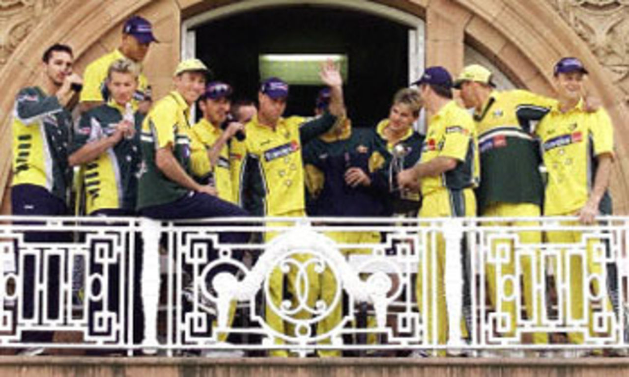 Michael Bevan waves to fans,  final ODI at Lords, 23 June 2001